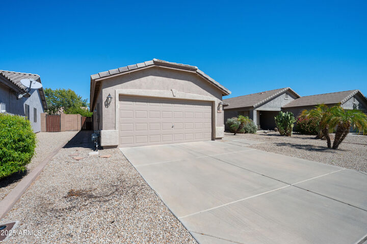 Property Photo: 30 E Zinnia Place AZ 85143