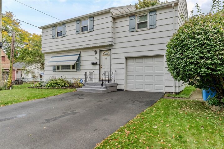 Property Photo: 182 Chesterfield Drive NY 14612
