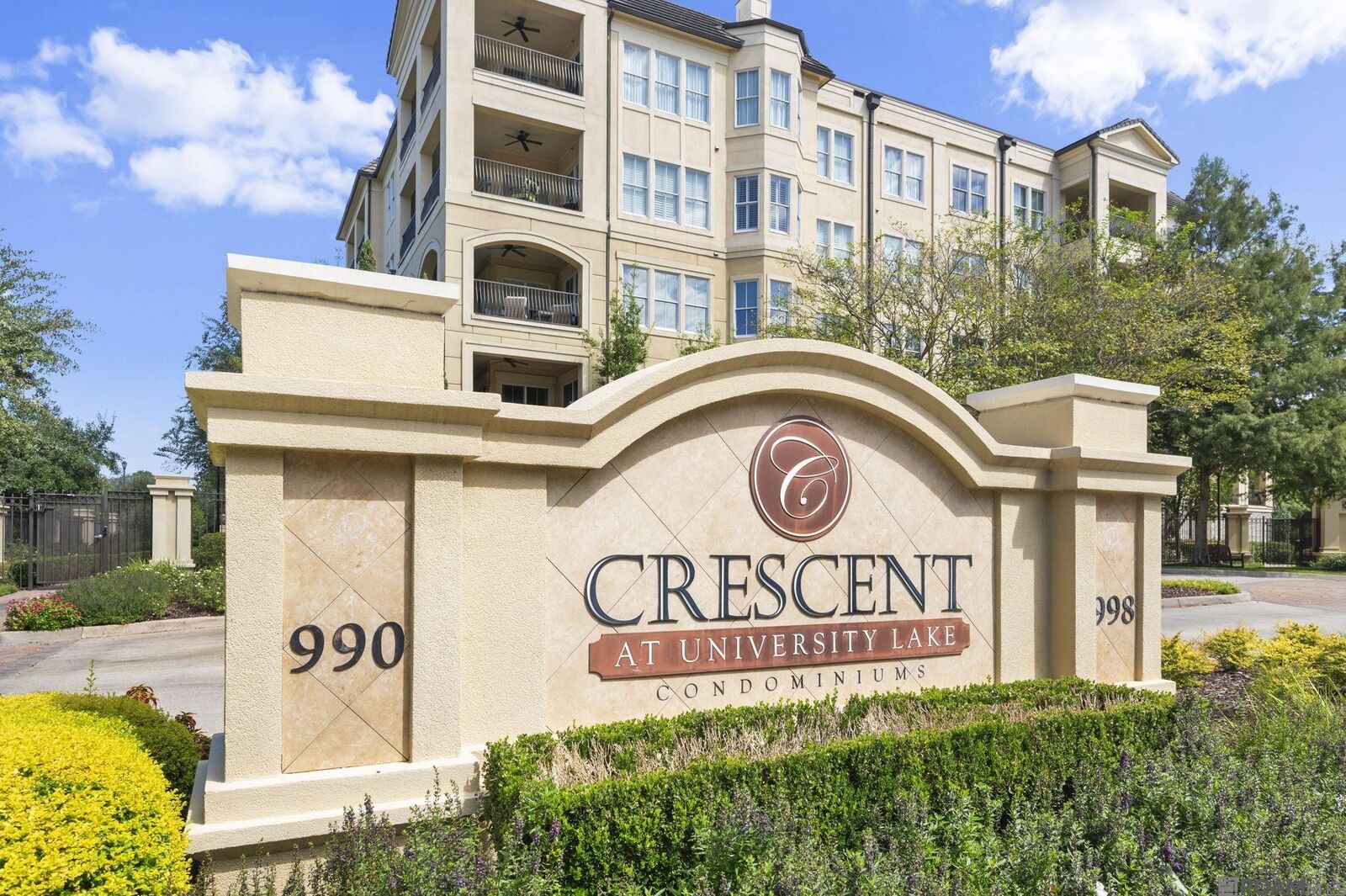 Property Photo:  990 Stanford Ave #504  LA 70808 