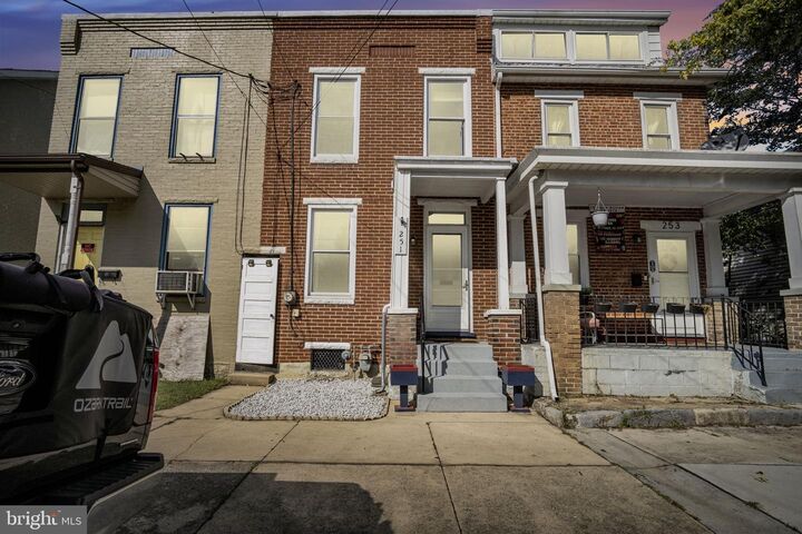 251 E Louther Street  Carlisle PA 17013 photo