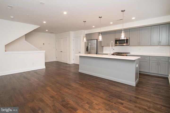 Property Photo:  1022 S 2nd Street 24  PA 19147 