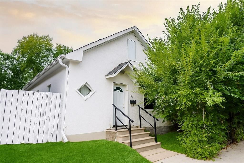 Property Photo:  181 Des Meurons Street  MB R2H 2M6 