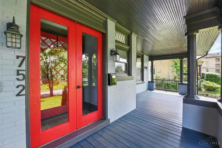 Property Photo:  752 S Fred Shuttlesworth Circle  OH 45229 