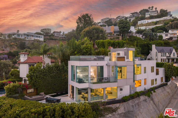 Property Photo:  1377 Miller Pl  CA 90069 