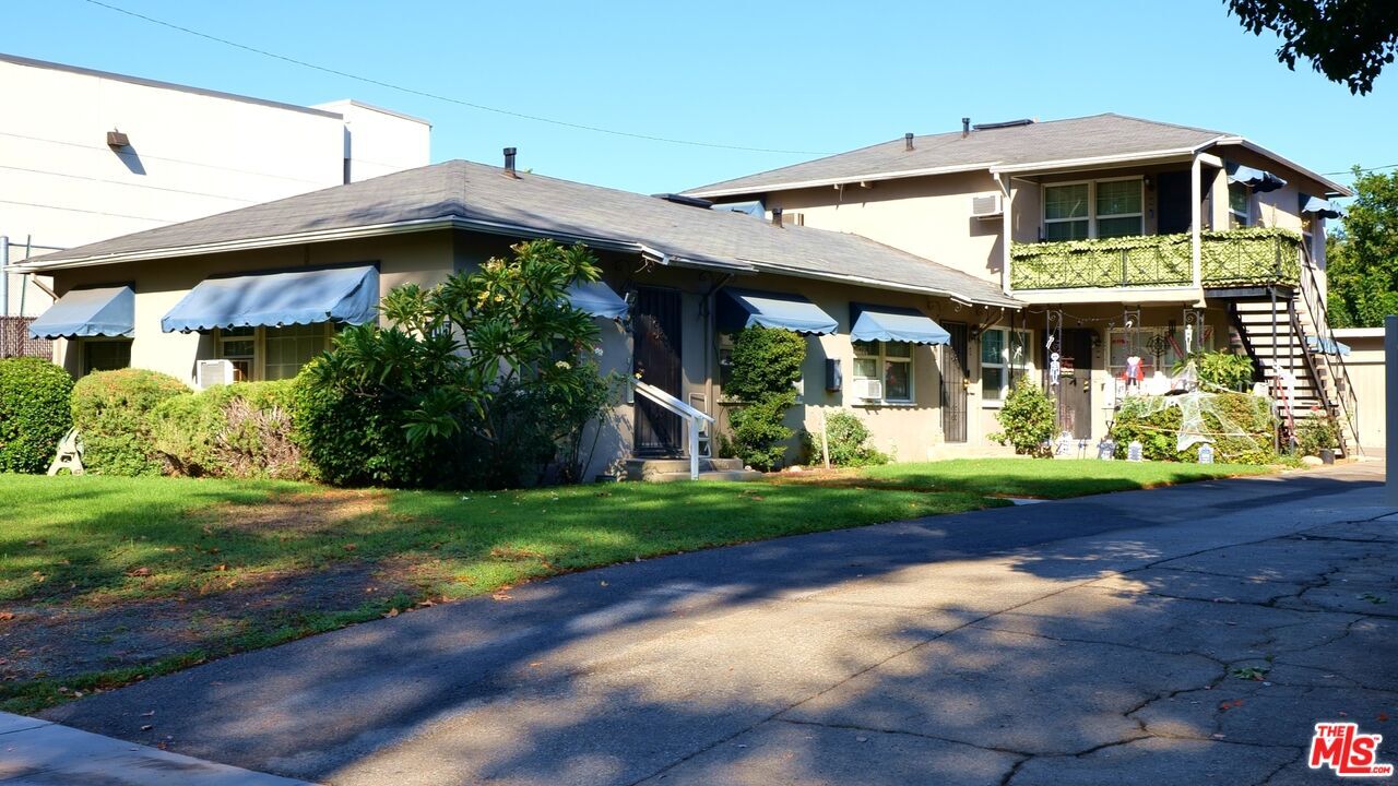 Property Photo:  1105 W Clark Ave  CA 91506 