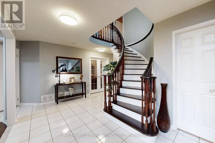 Property Photo:  25 Winterberry Drive  ON L1R 1Z2 