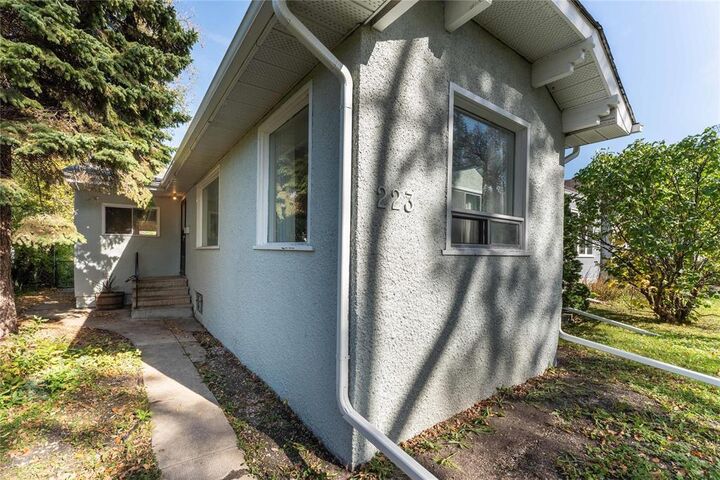 Property Photo: 223 Neil Avenue MB R2K 1C8