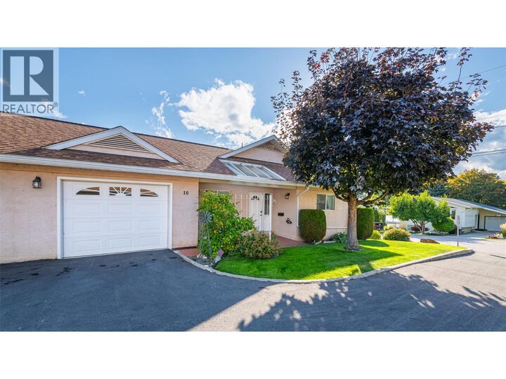 Property Photo:  518 18th Avenue 10  BC V0B 1G0 