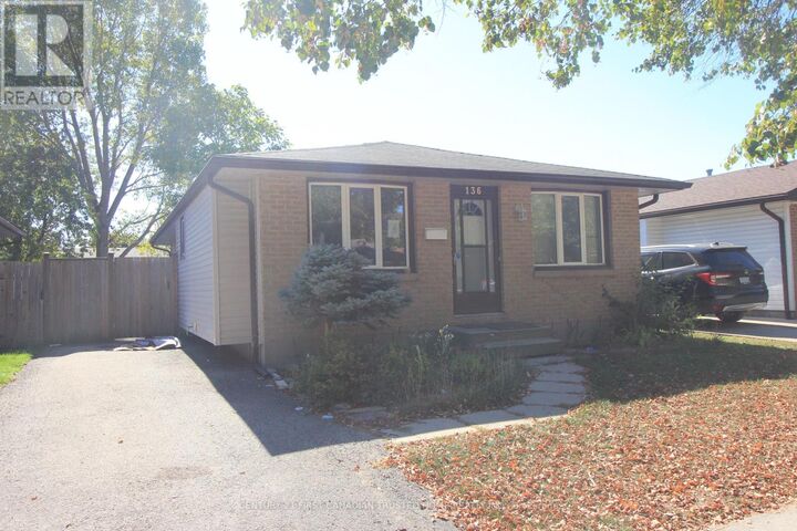 Property Photo:  136 Lacey Crescent  ON N6E 2E7 