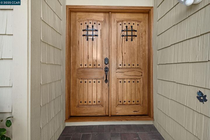 Property Photo: 830 Westview Ct CA 94553