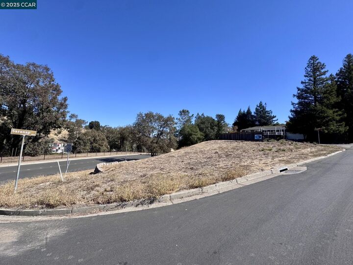Property Photo:  Gladys Court  CA 94549 