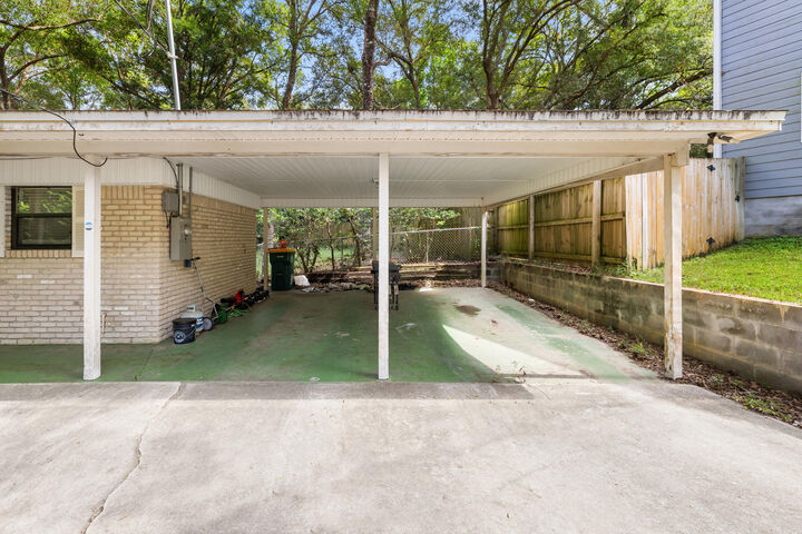Property Photo: 411 Redwood Avenue FL 32578