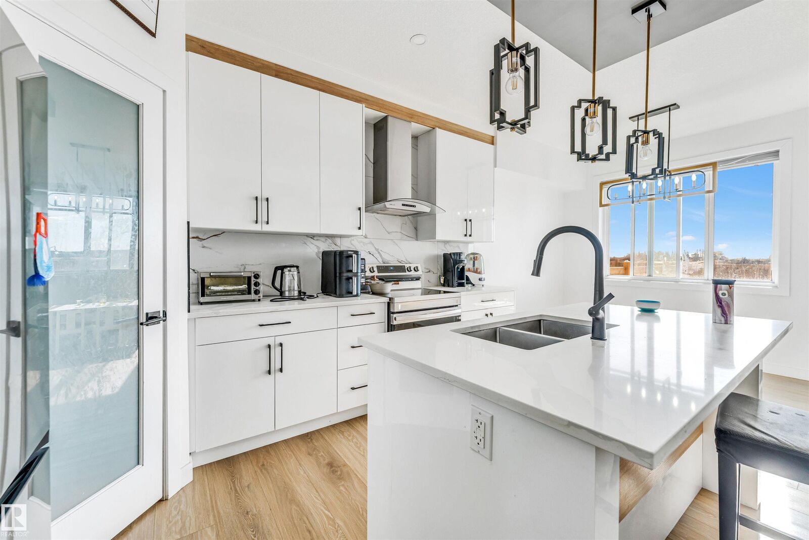 Property Photo: 3911 40 Avenue AB T4X 3B5