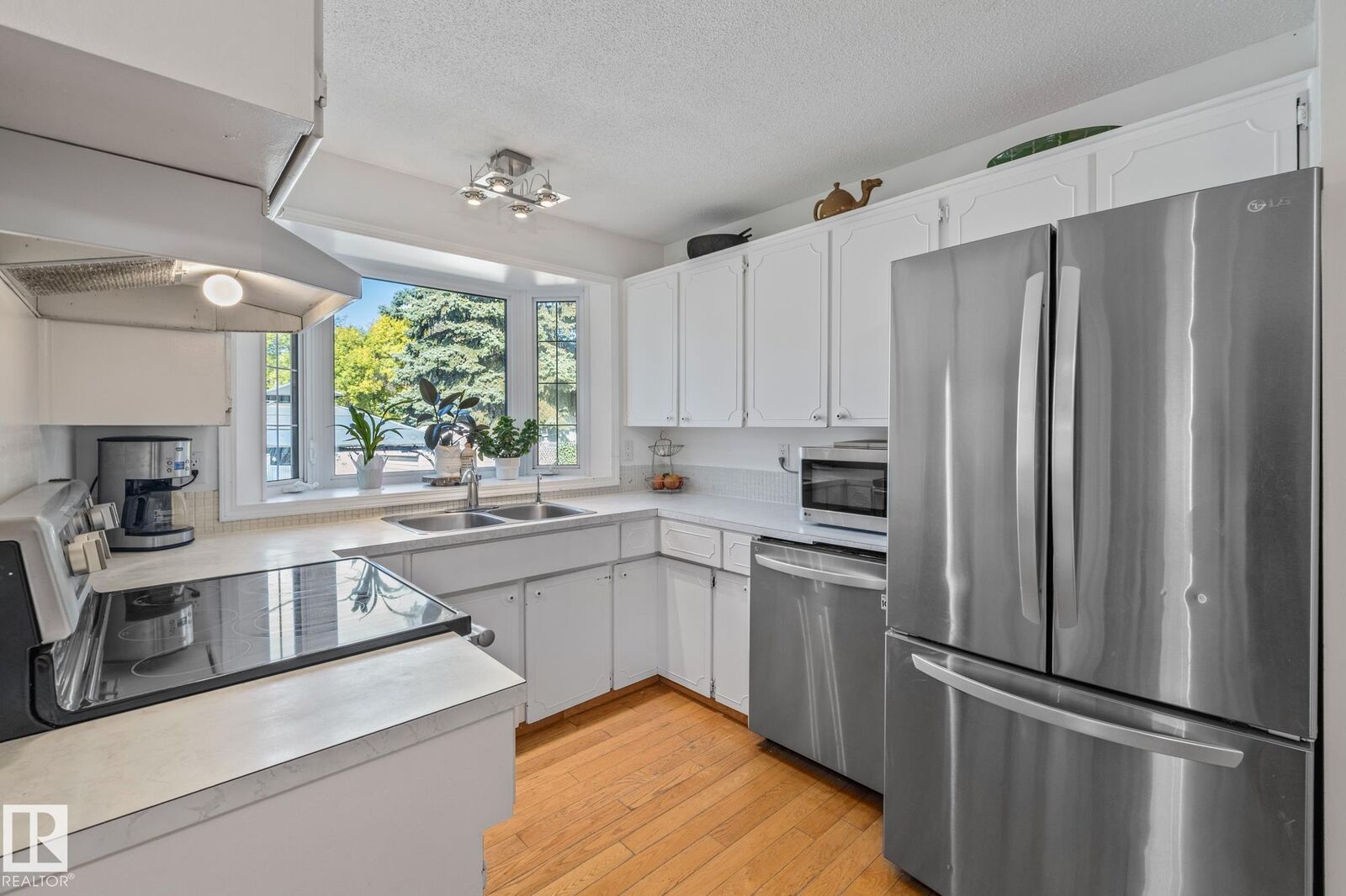 Property Photo:  18 Burnham Avenue  AB T8N 0A7 