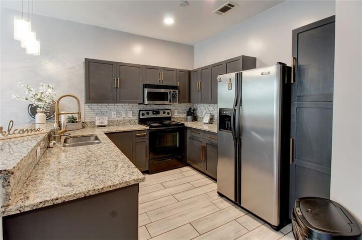 Property Photo: 870 Mayson Turner Road NW Unit 1102 GA 30314