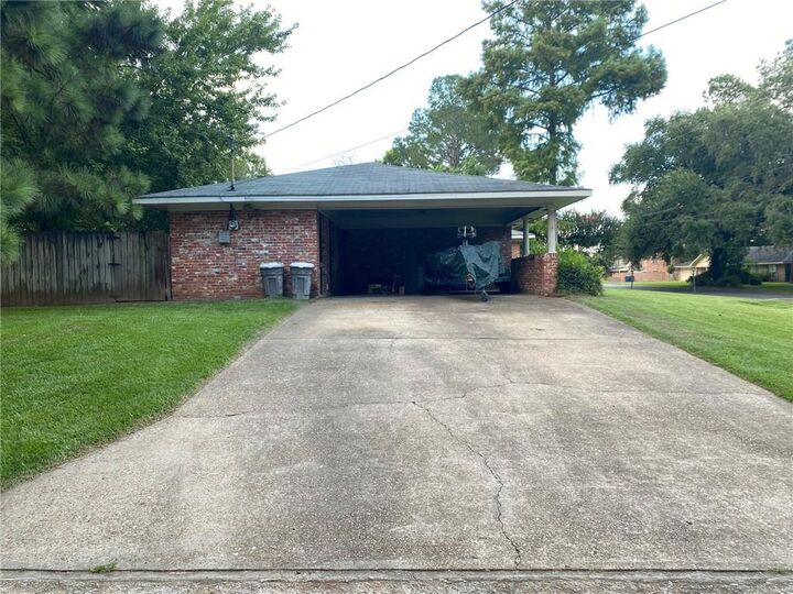 Property Photo:  714 Parkway Drive  LA 71457 