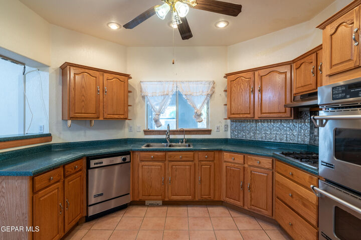 Property Photo: 10831 Loma De Alma Drive TX 79934