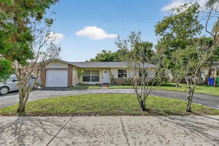 Property Photo: 8400 Johnson St FL 33024