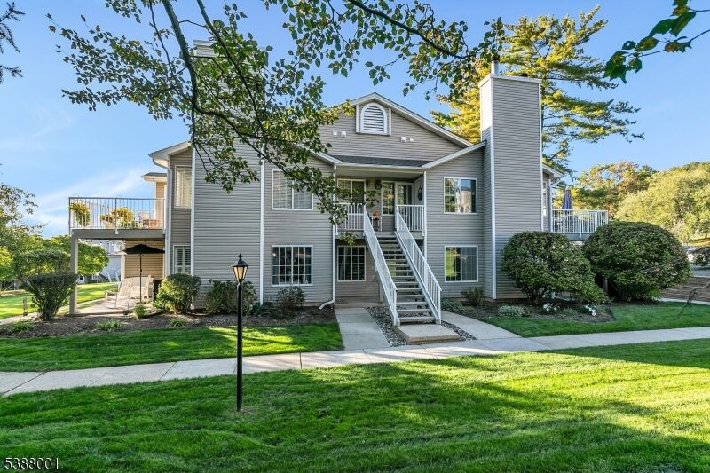 Property Photo:  31 Spruce Court  NJ 07921 