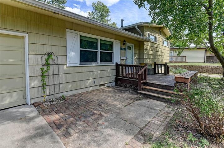 Property Photo:  2400 NE Shady Lane Drive  MO 64118 