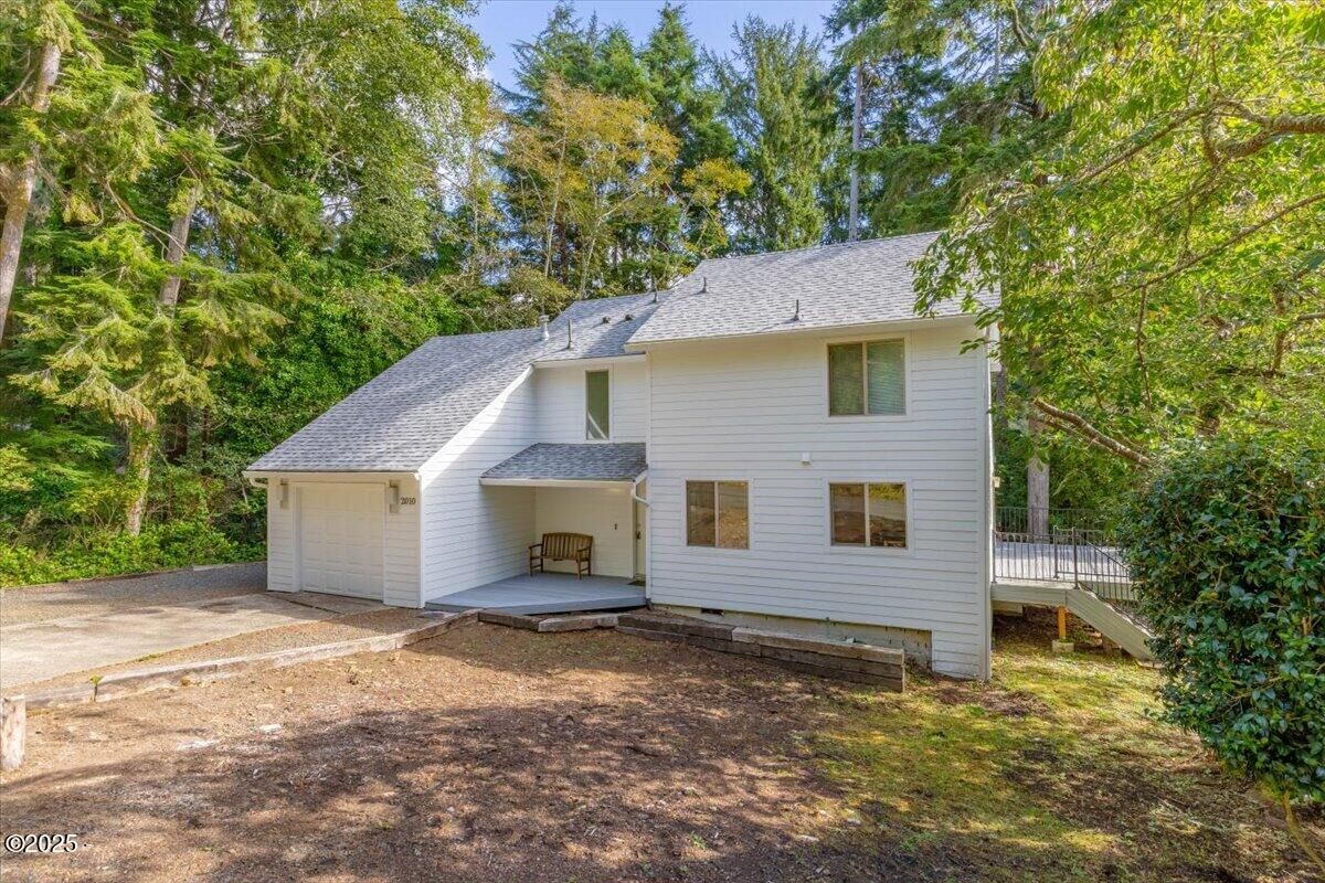 Property Photo: 2010 NE Devils Ridge Road OR 97367