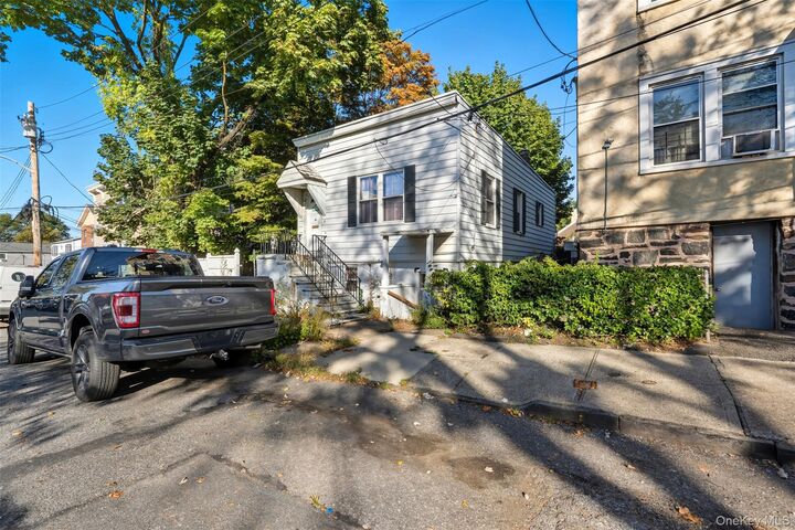 6 Horatio Street  Yonkers NY 10710 photo
