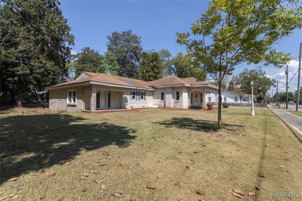 Property Photo: 400 S 2nd Avenue S AL 35045