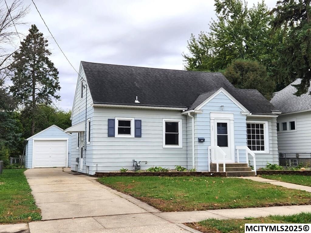 Property Photo:  727 2nd SW  IA 50401