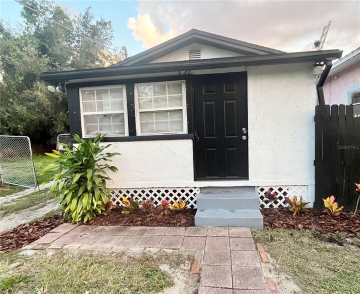 Property Photo: 3501 E Genesee Street FL 33610