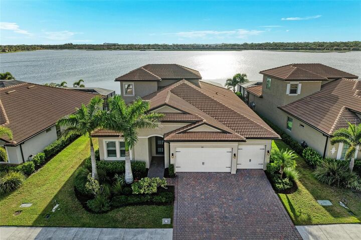 Property Photo:  513 Maraviya Boulevard  FL 34275 