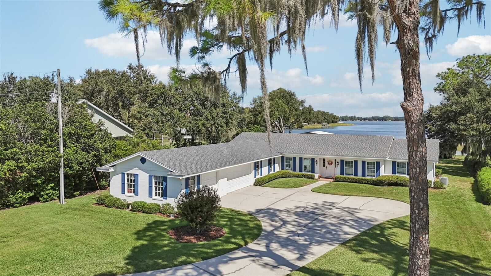 Property Photo:  16037 E Shirley Shores Road  FL 32778 