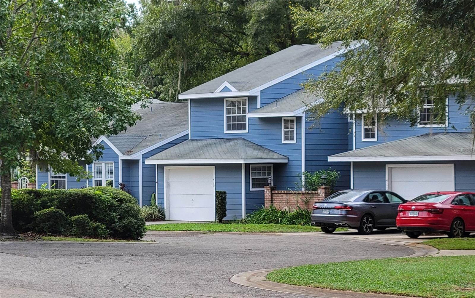 Property Photo: 415 NW 50th Boulevard 415 FL 32607