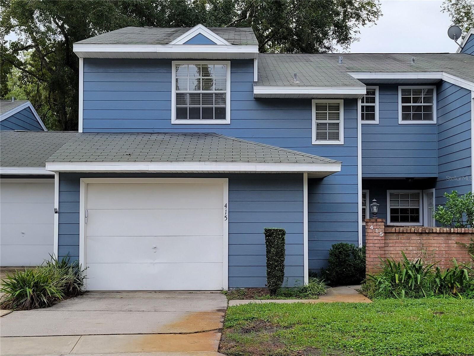 Property Photo:  415 NW 50th Boulevard 415  FL 32607 