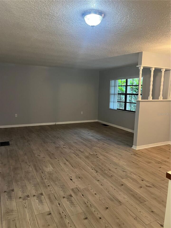 Property Photo: 1512 E 1st Avenue FL 32757