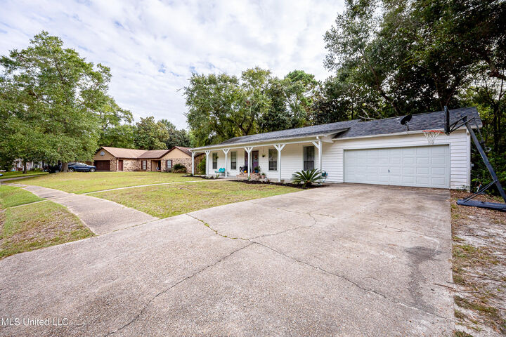 Property Photo:  109 Reynolds Circle  MS 39564 