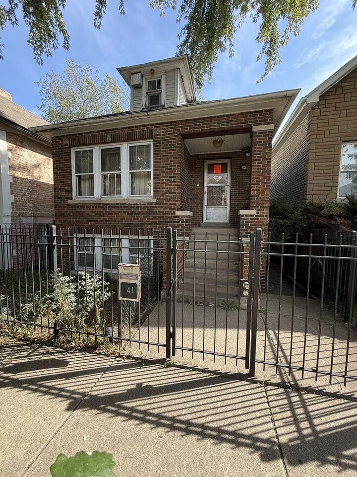 Property Photo: 841 N Fairfield Avenue IL 60622