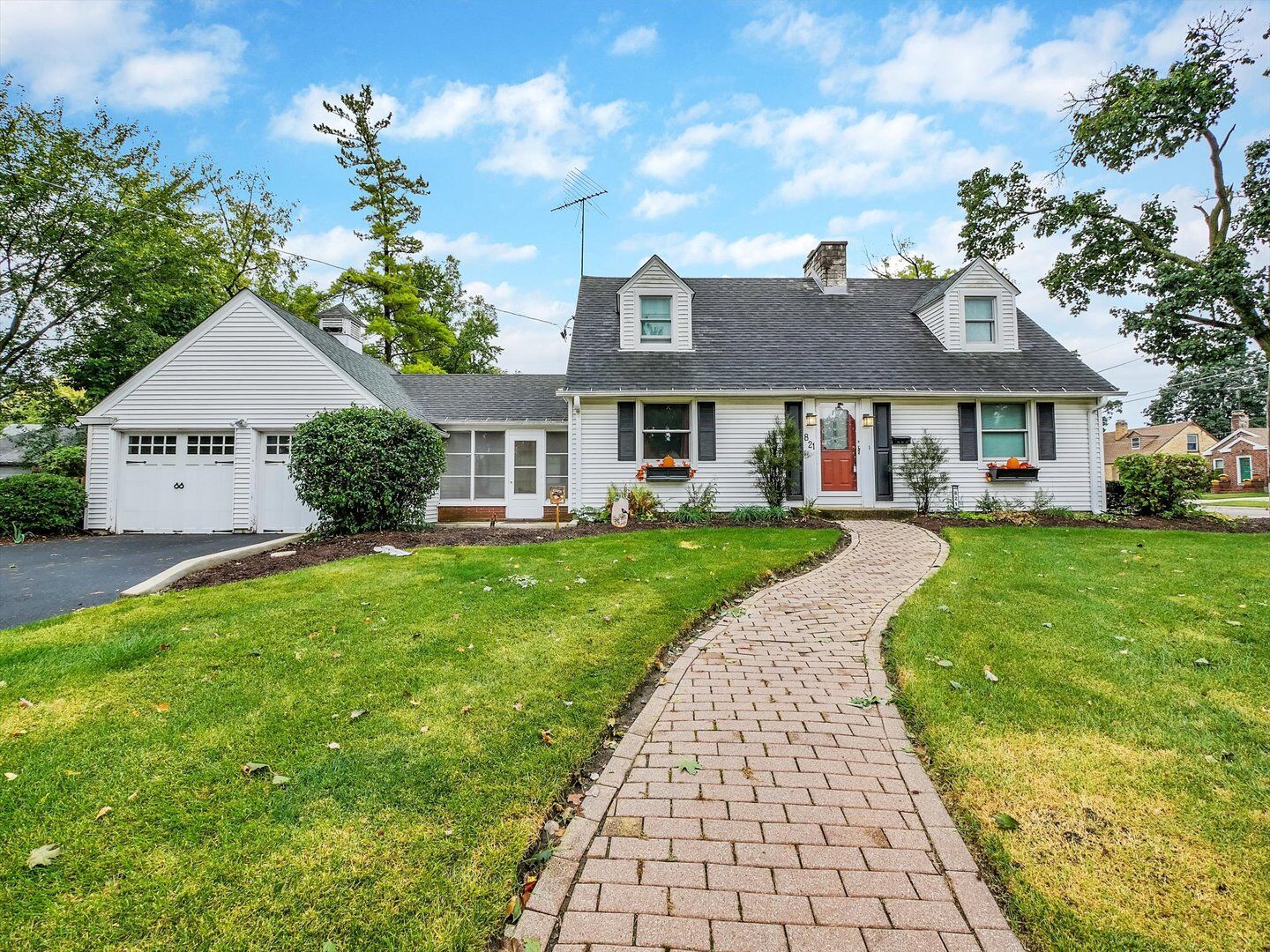 Property Photo:  821 Shuler Street  IL 60123