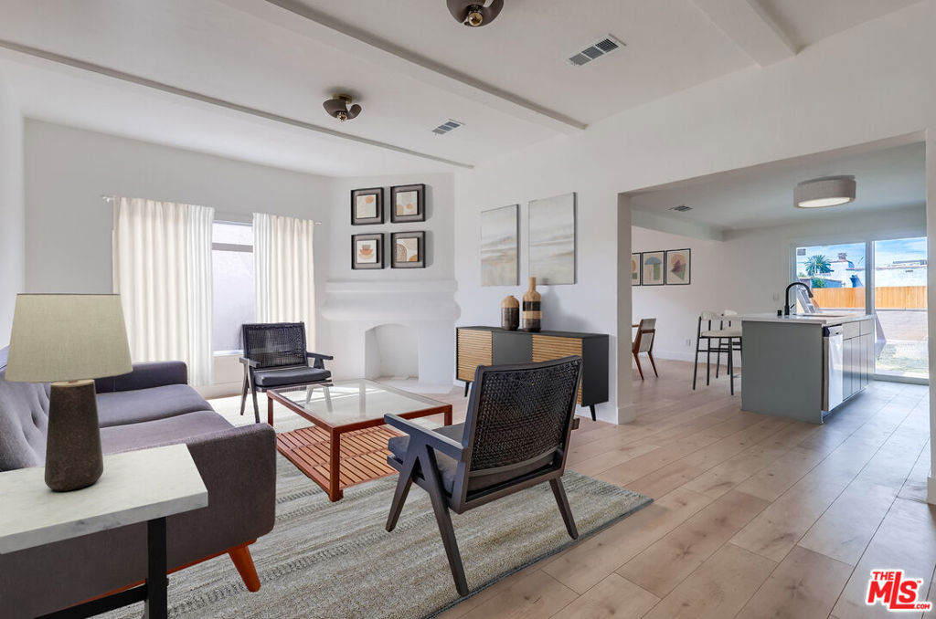 Property Photo:  2035 W 68th Street  CA 90047 