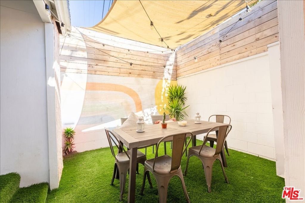 Property Photo:  2840 S Mansfield Avenue  CA 90016 