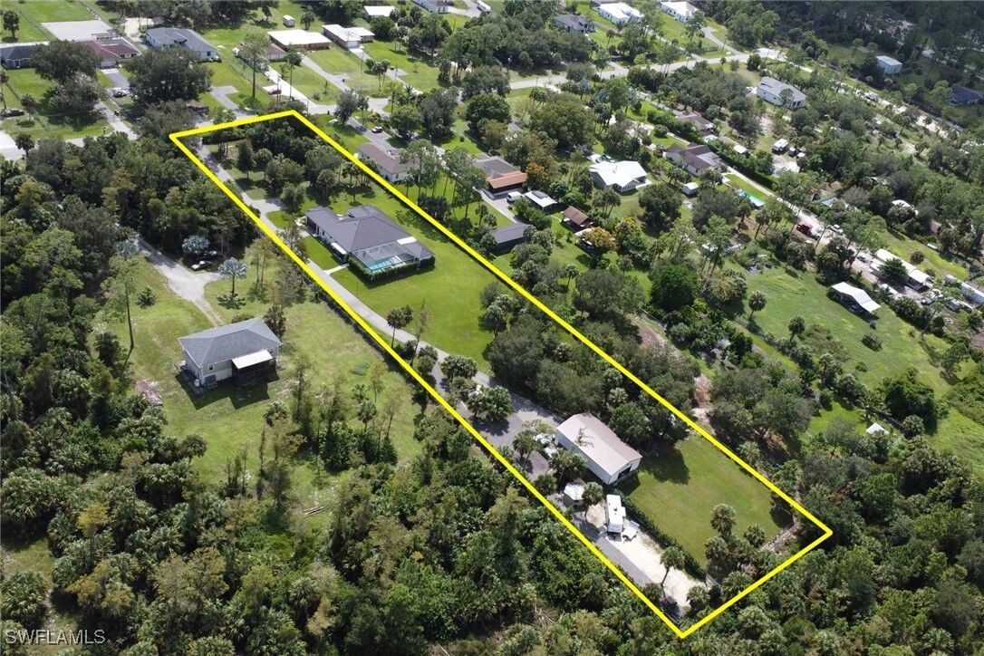 Property Photo: 2419 6th Avenue SE FL 34117