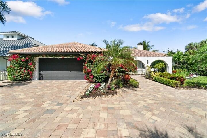 Property Photo:  1515 Osprey Avenue  FL 34102 
