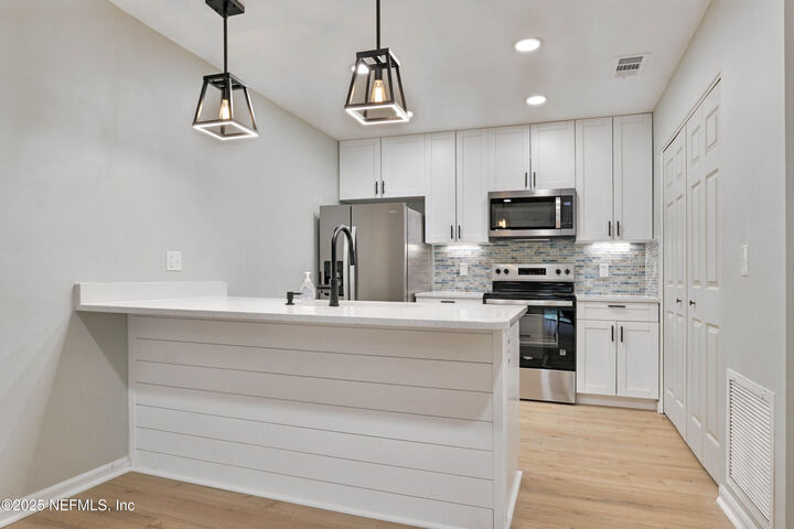 Property Photo: 3801 Crown Point Road 3101 FL 32257
