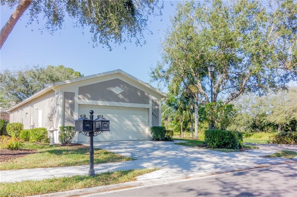 Property Photo: 8771 Ibis Cove Cir FL 34119