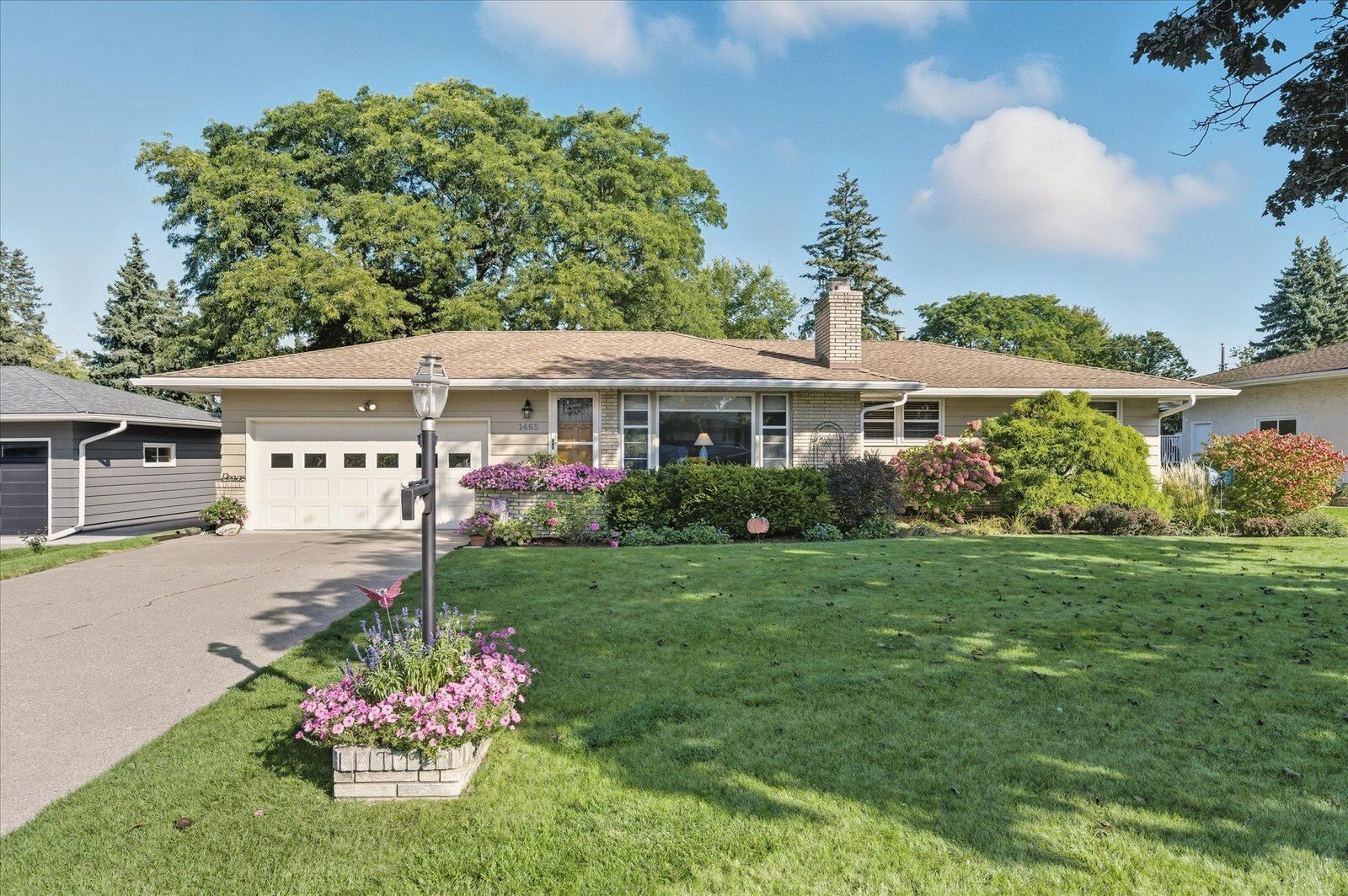 Property Photo:  1465 Woodlynn Avenue  MN 55113 
