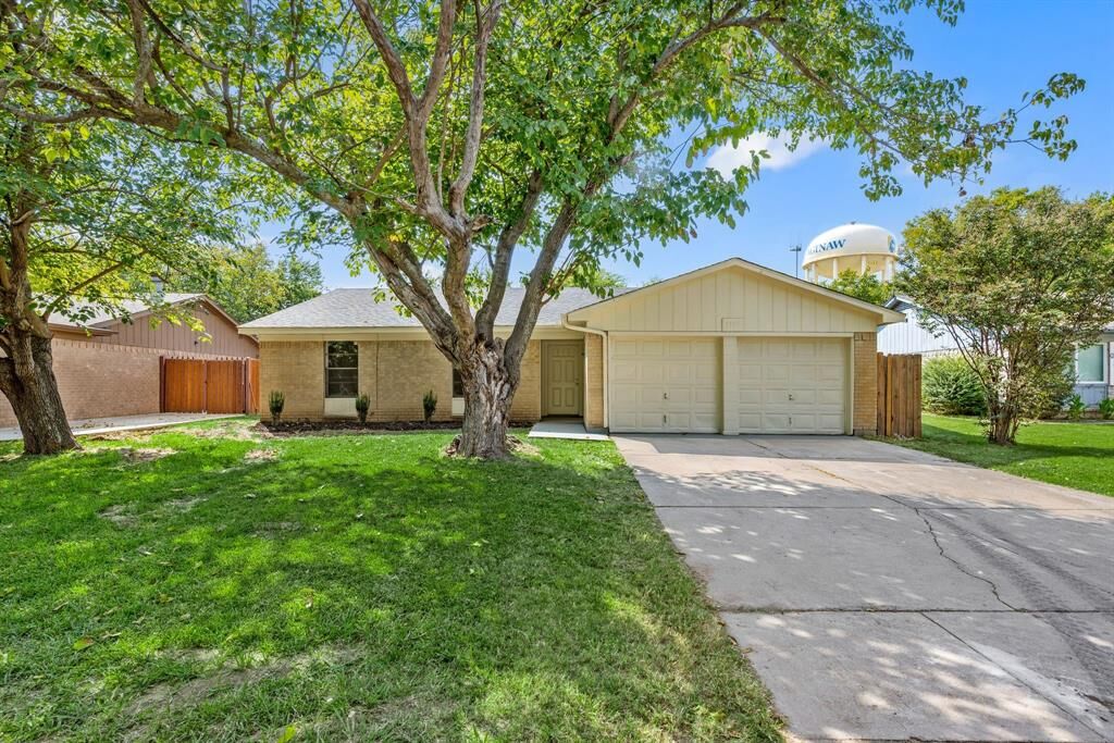 Property Photo:  1109 Dennis Drive  TX 76179 