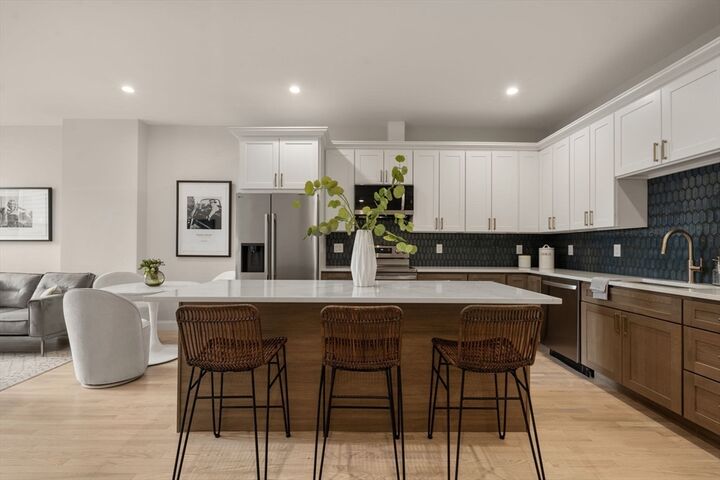 Property Photo:  587 E Broadway 3  MA 02127 