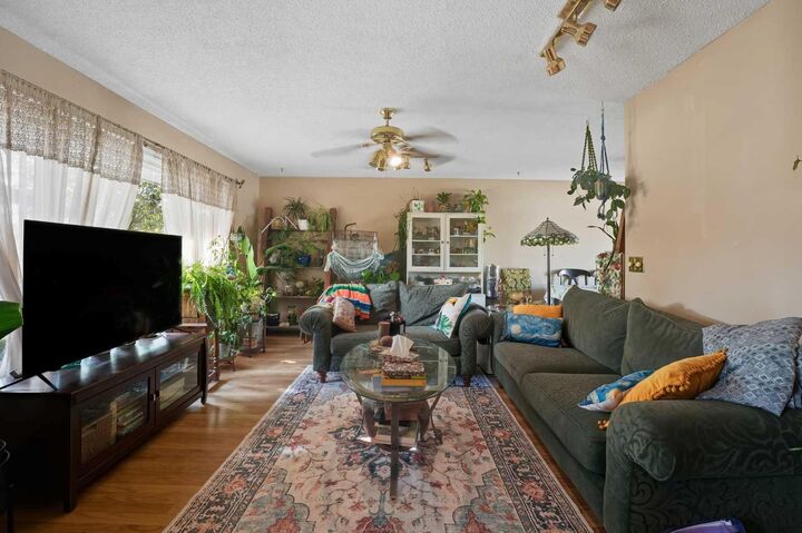 Property Photo:  52 Olsen Street  AB T4P 1S5 