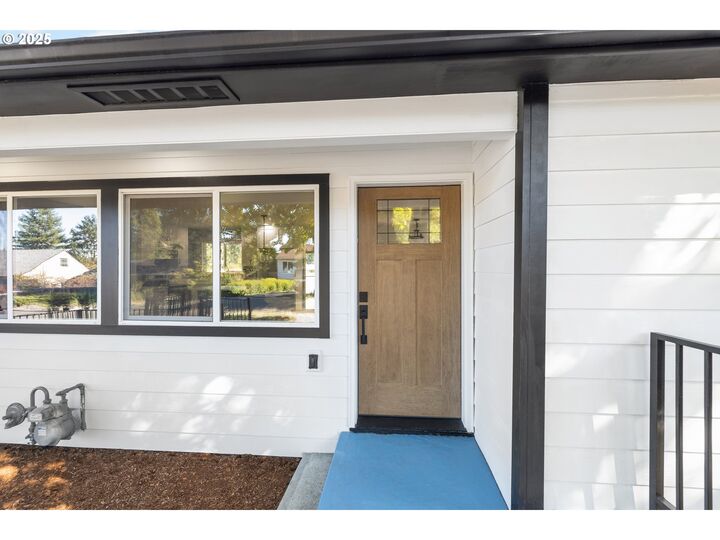 Property Photo:  142 NE 128th Ave  OR 97230 