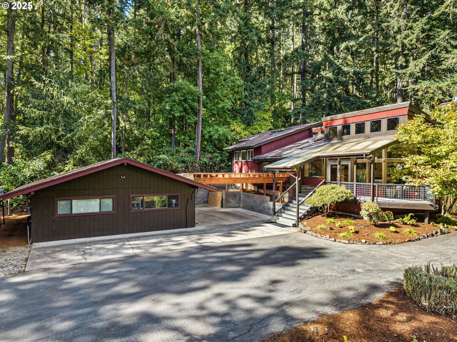 Property Photo:  85186 Florence Rd  OR 97405 
