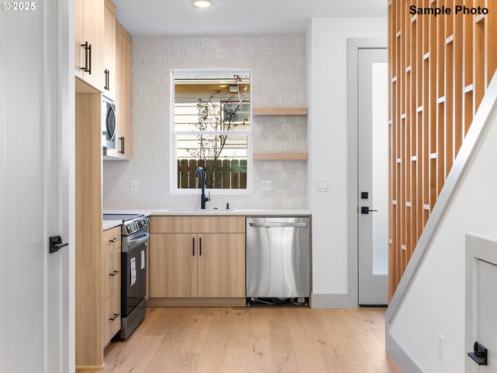 Property Photo: 2069 SE Harold St 7 OR 97202